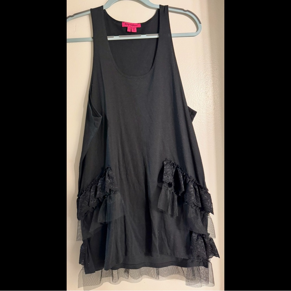 Vintage Black Betsey Johnson sleeveless tunic top with lace 🖤